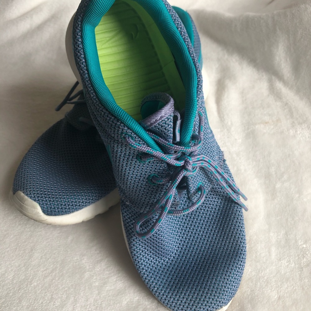 Nike - Picture 3 of 4